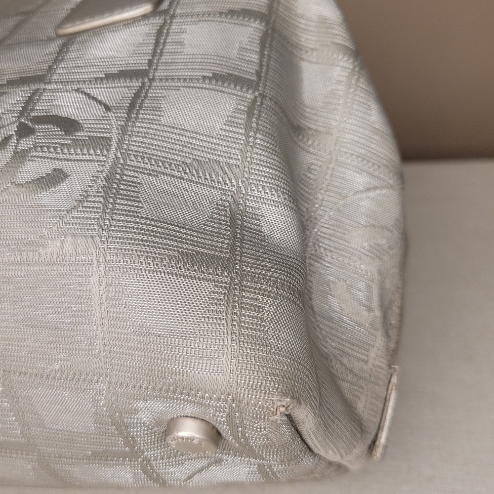 Chanel Quilted Metallic Gray Line Handbag With Certificate Of Authenticity - Picture 15 of 16